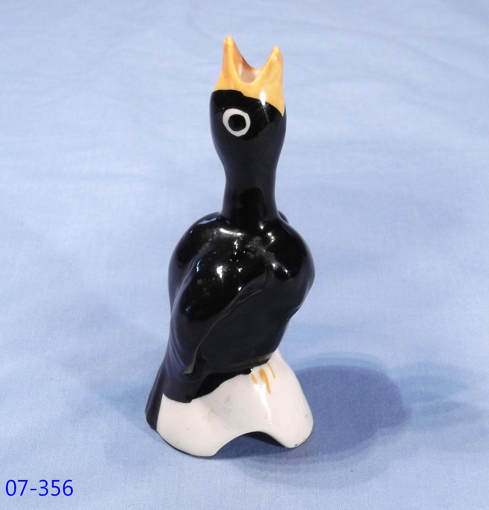 Clarice Cliff Blackbird Pie Funnel